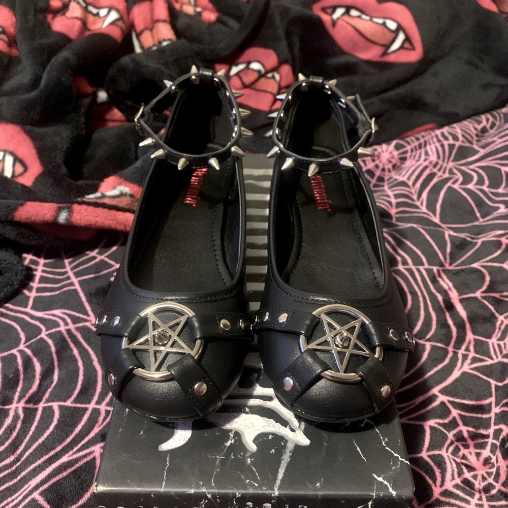 demonia flats STAR-23